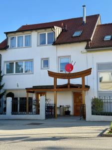 Το κτήριο όπου στεγάζεται  το διαμέρισμα