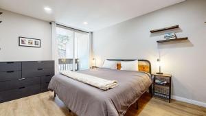 a bedroom with a large bed and a window at Mammoth Getaway - Chic Condo in Mammoth Lakes +18 photos