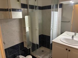 a bathroom with a shower and a sink at Studio Calif, face tram proche Mer in Nice +3 photos