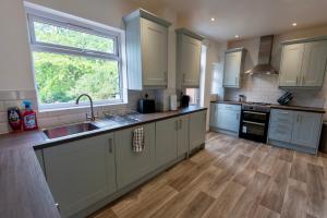 Imagem da galeria de Modern Double Room with Broadband, Private TV in Shared House - Room 5 em Solihull