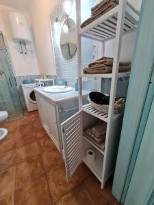 A bathroom at La Casa di Orimari