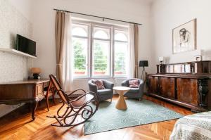 Televízia a/alebo spoločenská miestnosť v ubytovaní BudaFlats Apartments
