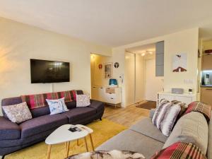 Posezení v ubytování Appartement rénové avec terrasse au centre, 6 pers., vue pistes - FR-1-425-233