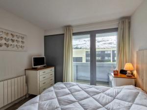 Postel nebo postele na pokoji v ubytování Appartement rénové avec terrasse au centre, 6 pers., vue pistes - FR-1-425-233