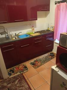 a kitchen with brown cabinets and a sink at Happy Homes in Plouyé