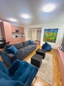 Khu vực ghế ngồi tại CityTales - Sarajevo Center Apartments - Free Parking - 1 Apartment with one Bedroom & 1 Deluxe Studio Apartment