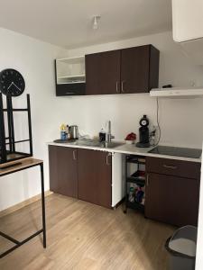 Kuchyňa alebo kuchynka v ubytovaní Port de Caen Appartement