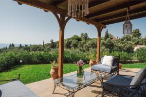 Vonkajšia záhrada v ubytovaní Best Kefalonia villas - charming 3 bedroom villa Gardenia
