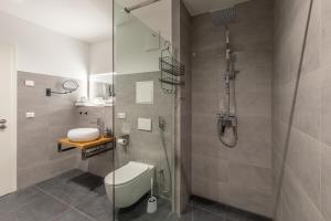 a bathroom with a shower and a toilet and a sink at Wellenklang am Müritzufer Klink in Klink