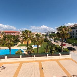 Bazén v ubytování Terrasol Azucarera 3 Dormitorios nebo v jeho okolí