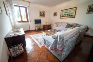 a living room with a couch and a table at La Teodolinda in Arezzo