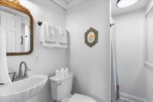 Ένα μπάνιο στο 8- Desoto Cottage +12 φωτογραφίες