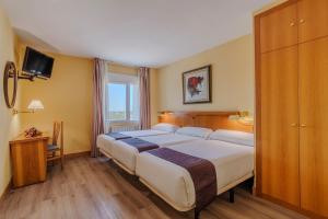 Ein Bett oder Betten in einem Zimmer der Unterkunft Hotel Rey Arturo Burgos