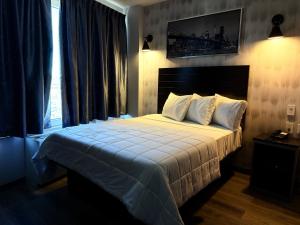 Postel nebo postele na pokoji v ubytování Bkway Hotel Brooklyn