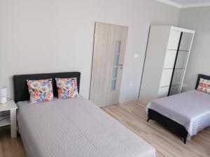 En eller flere senge i et værelse på Mieszkanie Sławięcice