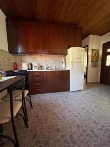O bucătărie sau chicinetă la Miro & Lana vacation home