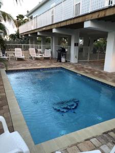 Bazén v ubytování #2beautiful 4 Bed 3 Bath Pool Home W Free Dock nebo v jeho okolí
