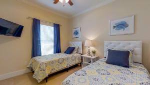 Ένα ή περισσότερα κρεβάτια σε δωμάτιο στο # 6waterfront Beautiful 4 Bed 3 Bath Pool Home +29 φωτογραφίες