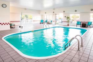 Bazén v ubytování Residence Inn Rockford nebo v jeho okolí