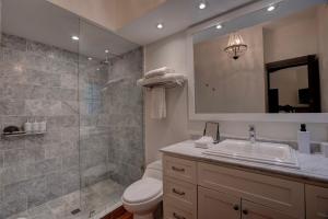 Ένα μπάνιο στο Casa De Los Sueños - Beautiful, Spacious & Comfortable +26 φωτογραφίες