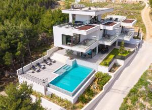 Bazén v ubytování Villa Briig nebo v jeho okolí