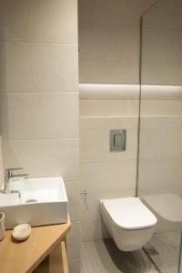 Koupelna v ubytování Anesis Deluxe Apartment 2 + 7 fotografií