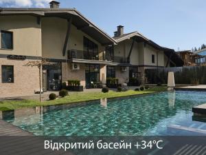 Bazén v ubytování Twins Hotel & Spa nebo v jeho okolí