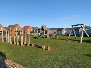 Ο χώρος παιχνιδιού για παιδιά στο Seafolly Beach House The Bay Filey Step Free Accommodation Private Offstreet Parking