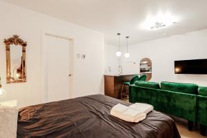 Postel nebo postele na pokoji v ubytování Escapade Chic au Vieux-Port