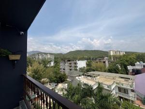 صورة لـ Manzar- A Scenic Escape - 3BHK With Terrace في Rājpur