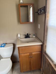 Ένα μπάνιο στο Big Spacious Camper