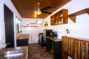 Kuhinja oz. manjša kuhinja v nastanitvi Nao Hostels Playa Venao