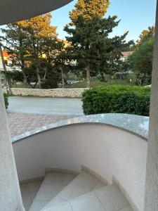 Rõdu või terrass majutusasutuses Apartmani Samec