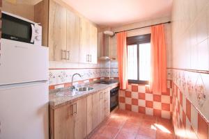 Køkken eller tekøkken på Entre Gruta y Teatro I by SIERRA VIVA