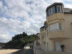 Budova, kde se apartmán nachází + 18 fotografií