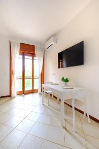 TV a/nebo společenská místnost v ubytování Don Chisciotte Apartments + 97 fotografií