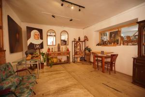 Predel za sedenje v nastanitvi La Oculta Hostal