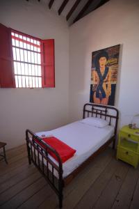 Postelja oz. postelje v sobi nastanitve La Oculta Hostal