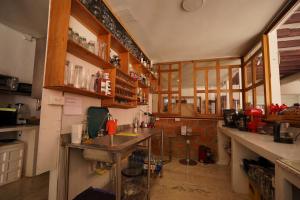 Kuchyň nebo kuchyňský kout v ubytování La Oculta Hostal + 37 fotografií