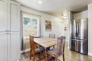 Kuchyň nebo kuchyňský kout v ubytování Cottage in the Pines + 17 fotografií