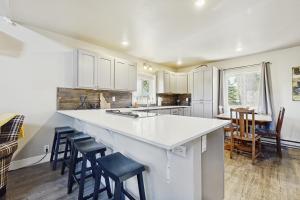 Kuchyň nebo kuchyňský kout v ubytování Cottage in the Pines