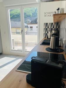 Kuchyň nebo kuchyňský kout v ubytování Claes Weinquartier - Appartements & Wine by Niko Schmitt