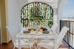 Μπαλκόνι ή βεράντα στο Casa Sunrise - Deluxe house with rooftop, 5 pools and panoramic sea views, Calpe