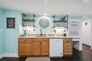 a kitchen with a sink and a counter at The Cottage Inn At Amos Lake in Preston