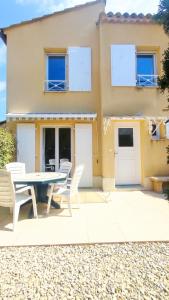 Το κτήριο όπου στεγάζεται  η παραθεριστική κατοικία