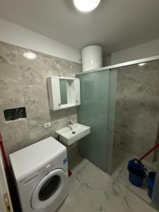 a bathroom with a washing machine and a sink at 9apartaments Shengjin in Shëngjin