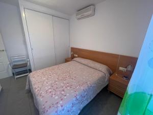 Posteľ alebo postele v izbe v ubytovaní Platja del Port