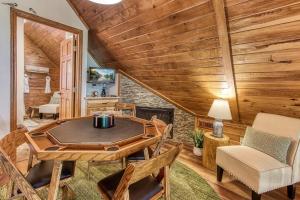 Χώρος καθιστικού στο Green Sky Lodge by Avada Properties