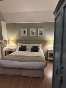 A bed or beds in a room at Aduepassi apartments