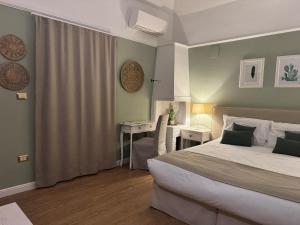 A bed or beds in a room at Aduepassi apartments